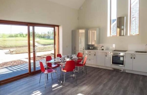Upwey Cottage | Top-Rated Casterbridge: Family-Friendly & Pet Welcoming Stay