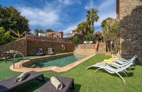 Santa Susanna Villa | Exclusive Castillo Can Xirau: Pool & Oceanfront Oasis