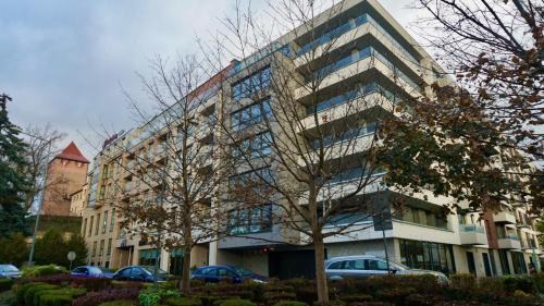 Brzezinka Apartment | Guest Rated Castle Apartments - King: Family-Friendly Stay