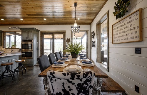 Pickens Cabin | Exclusive Castle Black: 8-Bedroom Retreat with Spa & Hot Tub