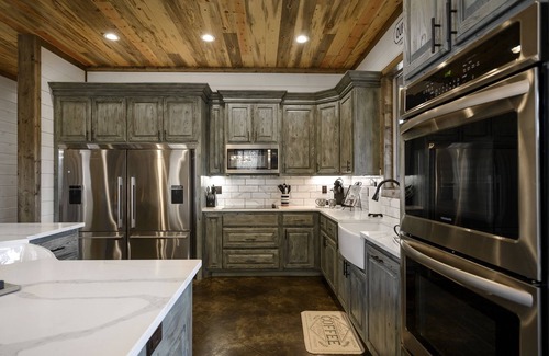 Pickens Cabin | Exclusive Castle Black: 8-Bedroom Retreat with Spa & Hot Tub