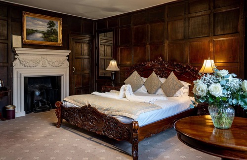 Stonnall Hotel | Discover Castle Bromwich Hall: Family-Friendly Getaway