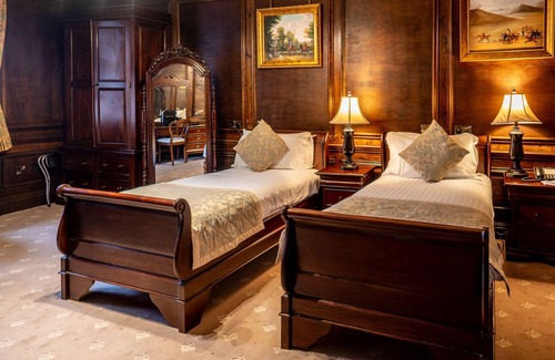 Stonnall Hotel | Discover Castle Bromwich Hall: Family-Friendly Getaway