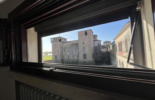 Old Town Apartment | Castle Charm Apartment, MantegnaHotels