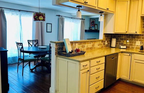 Bentonville House | Idyllic Castle Cove Bentonville Home with Private Pool