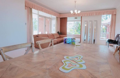Castle Cove House | Castle Cove · Cove Pearl 4 Bedroom Family Stays