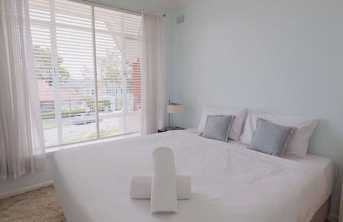 Castle Cove House | Castle Cove · Cove Pearl 4 Bedroom Family Stays