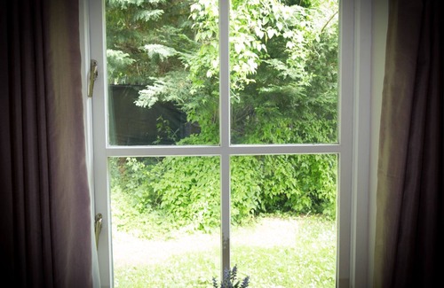 Bunratty Cottage | Family-Friendly Castle Gardens with Kitchen Access