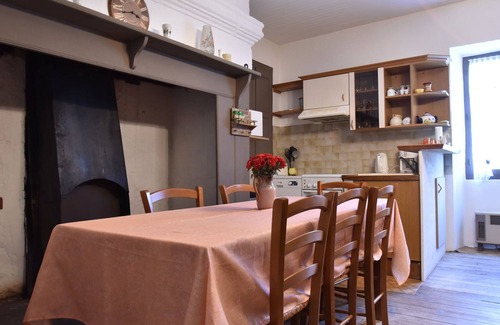 Montcabrier House | Cozy Vintage Holiday Home in Besse with Swimming Pool