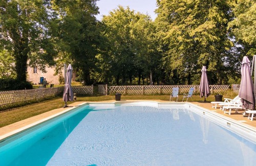 Chalais House | Modern Holiday Home with Private Garden & Pool Access
