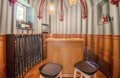 Ferrieres House | Enchanting Castle in Ferri with Garden Terrace and Pool
