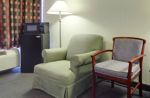 Anadarko Hotel | Cozy Castle Inn & Suites Anadarko with Pool & Breakfast