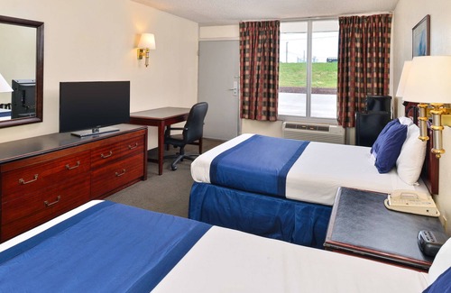 Anadarko Hotel | Cozy Castle Inn & Suites Anadarko with Pool & Breakfast