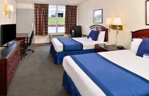 Anadarko Hotel | Cozy Castle Inn & Suites Anadarko with Pool & Breakfast