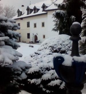 Kotesova Apartment | Highly Rated Castle Kaštieľ Kotešová with Kitchen Access