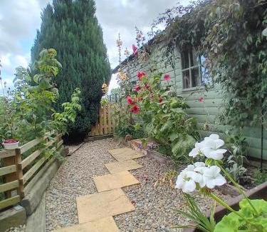 Sheriff Hutton Cabin | Exceptional Castle Lodge: Pet Friendly & Guest Rated 9.8