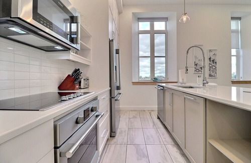 Moncton Other | Discover Castle Manor Cave with Kitchen Amenities