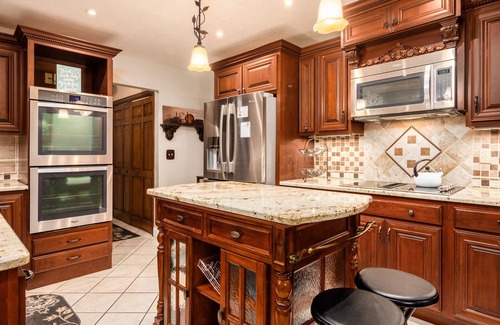 McArthur House | Experience Castle On The Hill: Pool, Spa & Pet-Friendly Stay