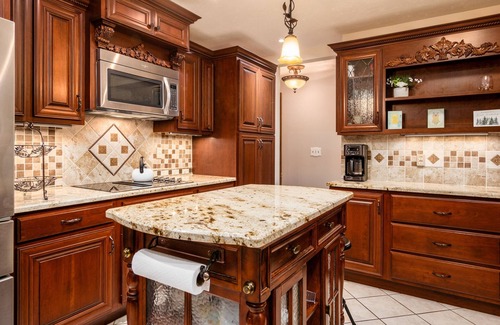 McArthur House | Experience Castle On The Hill: Pool, Spa & Pet-Friendly Stay