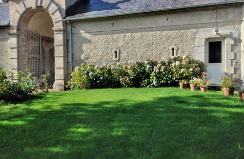 Morlaix House | Cozy Castle Outbuilding with Oceanfront Views and Spa