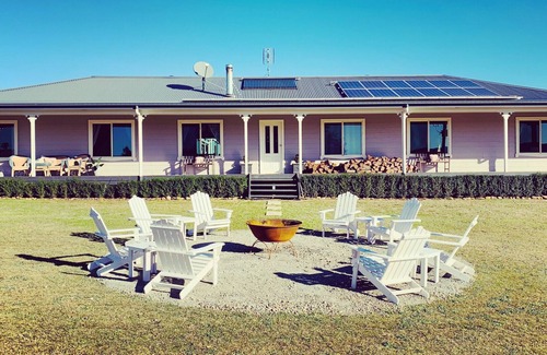 Castle Rock House | Experience Castle Rock Farm Stay with Pool & Ocean Views
