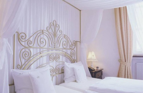 Daun House | Delightful Double Room with Spa at Romantik Schloss Hotel