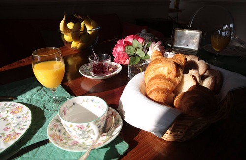 Neuille House | Cozy Castle Room with Pool & Breakfast for Two