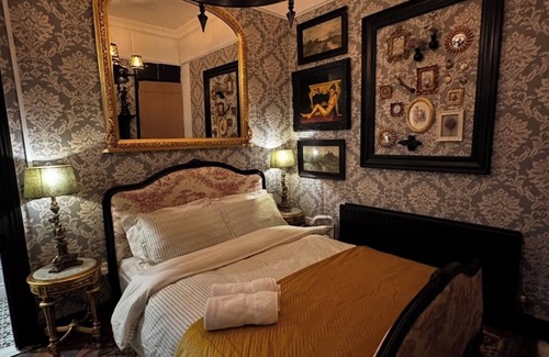 Phibsborough Cabin | Castle Room @ The Royal Lodge Dublin