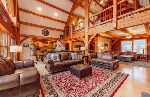 Friendsville House | Mountain Paradise: Lake View, Hot Tub & Game Room Awaits!
