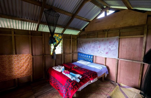 Lenakel House | Budget-Friendly Castle Tree House with Pool and Restaurant