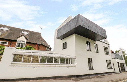 Warwick Town Centre House | Castle View: Family-Friendly Holiday Cottage in Warwick
