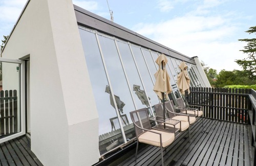 Warwick Town Centre House | Castle View: Family-Friendly Holiday Cottage in Warwick