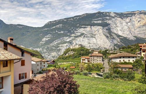 Drena Apartment | Discover Castle View: Pet-Friendly Retreat with Top Ratings