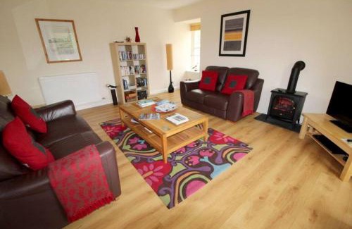 Stornoway Apartment | Discover Castle View Stornoway - Rated 9.2/10 & Family-Friendly