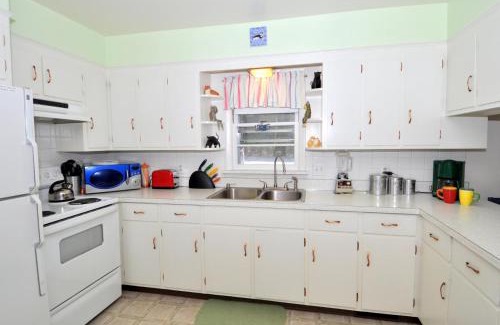 Berkeley Springs Ski Chalet | Castle View: Scenic Rancher with Pet-Friendly Amenities