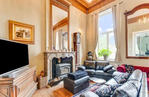 Gesves House | Wellness Castle with Hot Tub and Cinema Experience
