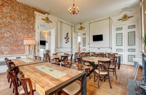 Gesves House | Wellness Castle with Hot Tub and Cinema Experience
