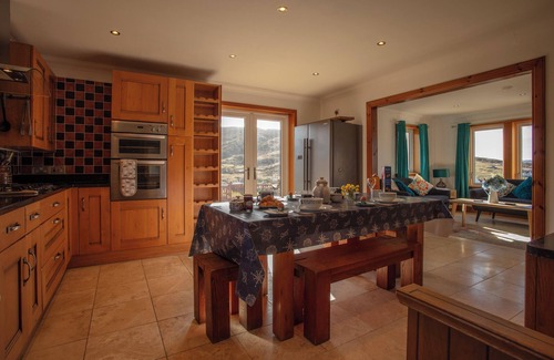 Castlebay House | Pet-Friendly Retreat at CASTLEBAY VIEW, Isle Of Barra