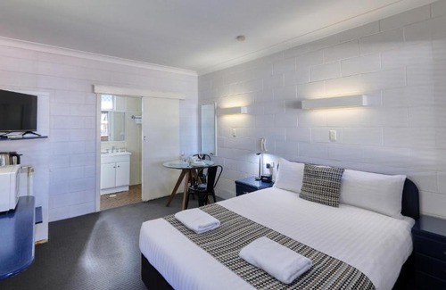 Coonamble Hotel | Discover Comfort at Castlereagh Lodge Motel - 4-Star Stay