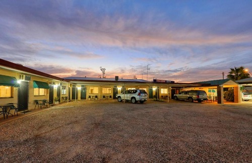 Coonamble Hotel | Discover Comfort at Castlereagh Lodge Motel - 4-Star Stay