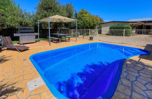 Coonamble Hotel | Discover Comfort at Castlereagh Lodge Motel - 4-Star Stay