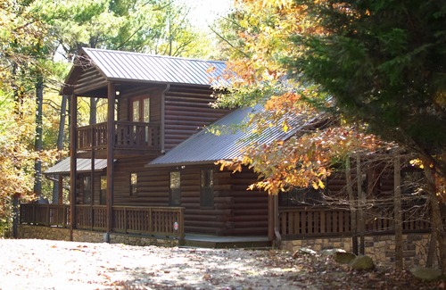 Broken Bow Cabin | Unwind at Castlewood Trails: Lake Views & Spa Retreat