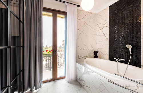 San Pietro in Cariano House | Discover Castrum Wine Relais: Eco-Friendly Retreat Awaits