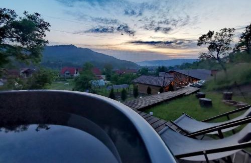 Viseu de Sus House | Discover Casuțele de sub deal: Hot Tub & Pet-Friendly Stay