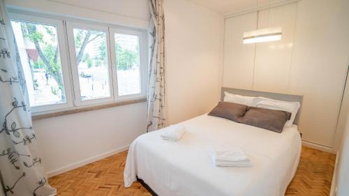 Falca Apartment | Budget-Friendly Casual @ 5 de Outubro: Family-Friendly Stay