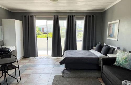 Cape Saint Francis Apartment | Beachfront Oasis: Steps from Seals Surf Spot & Pet Friendly