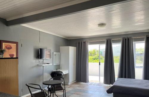 Cape Saint Francis Apartment | Beachfront Oasis: Steps from Seals Surf Spot & Pet Friendly
