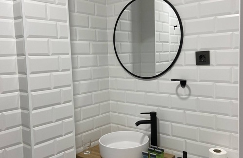 Bilbao Old Town House | Relaxing Bilbao Mardones: Family-Friendly with Spa & Dining