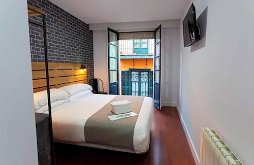 Bilbao Old Town House | Relaxing Bilbao Mardones: Family-Friendly with Spa & Dining