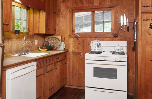 Baldwin House | Riverside 3 Bedroom Cabin: Family-Friendly Fun Awaits